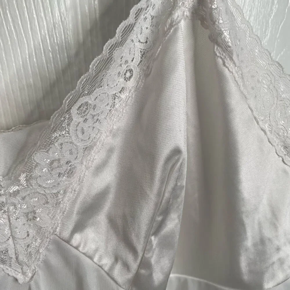 Vintage Vanity Fair Full Slip Womens 36 White Nylon Lace Adjustable Strap